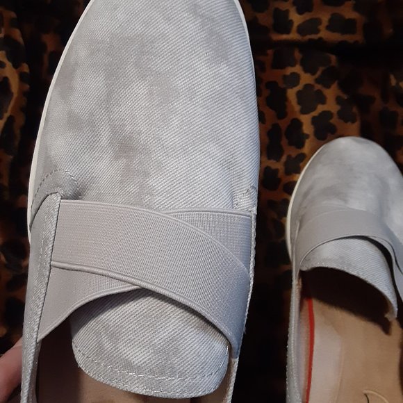 NWOT Abella Elodie True Comfort Slip On Canvas Loafers - Picture 10 of 13